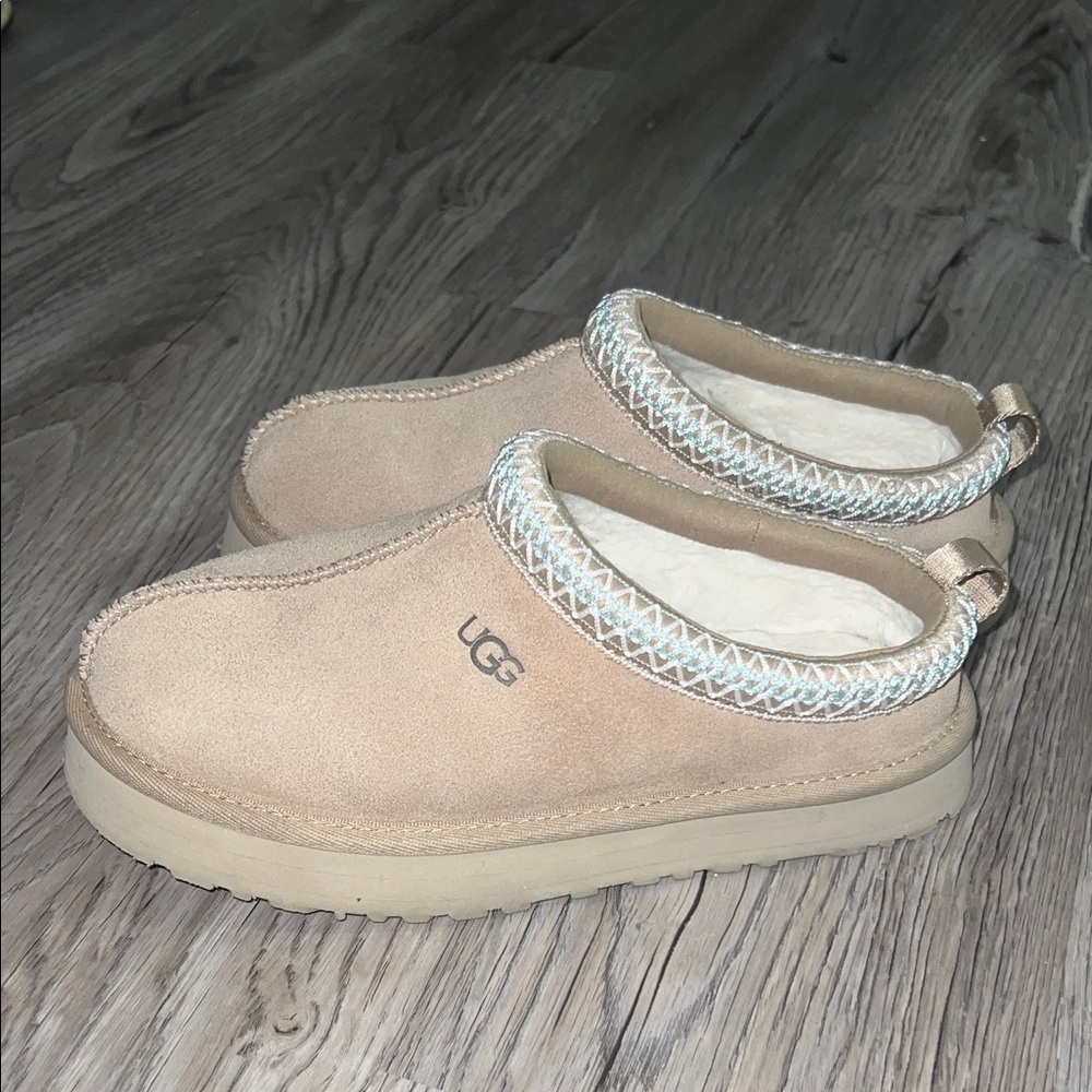 UGG TAZZ PLATFORM SLIPPER